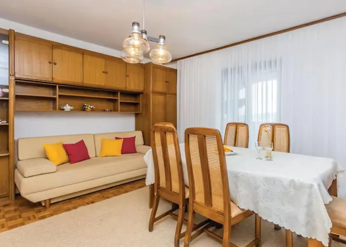 Apartament Vesna By Interhome