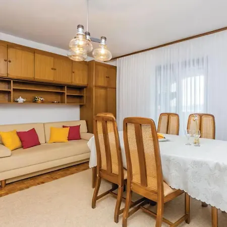 Apartament Vesna By Interhome